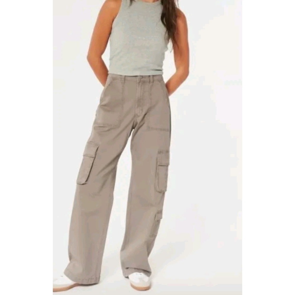 Hollister Women's High-Rise Baggy Multiโ Pockets Cargo Pants Khaki Tan Size 10R
